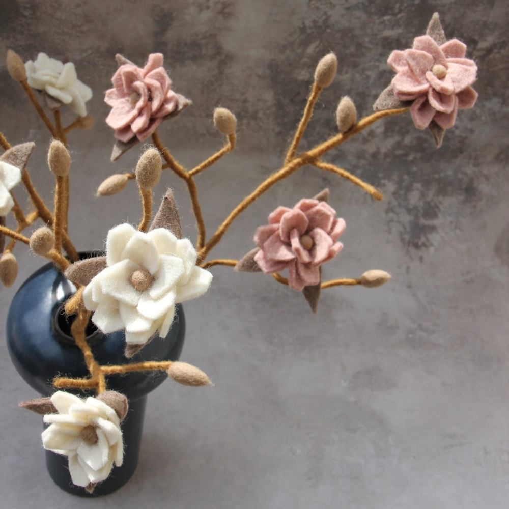 Blumen aus Filz - Zweig mit Magnolien, rose