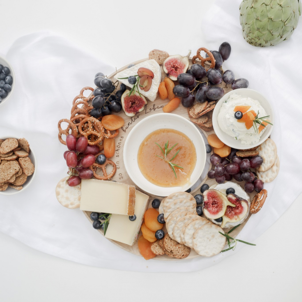 Ringbrett aus Eichenholz von Eulenschnitt. Ideal als Tablett für Snacks, Getränke oder Dekoration.