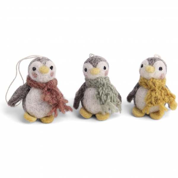 Herzige Pinguin Puppen im 3-er Set aus Filz – Ideal für dein Baby! Entdecke diese niedlichen Filzspielzeuge von Gry & Sif im Herbst-Näh- & Duftstube Onlineshop